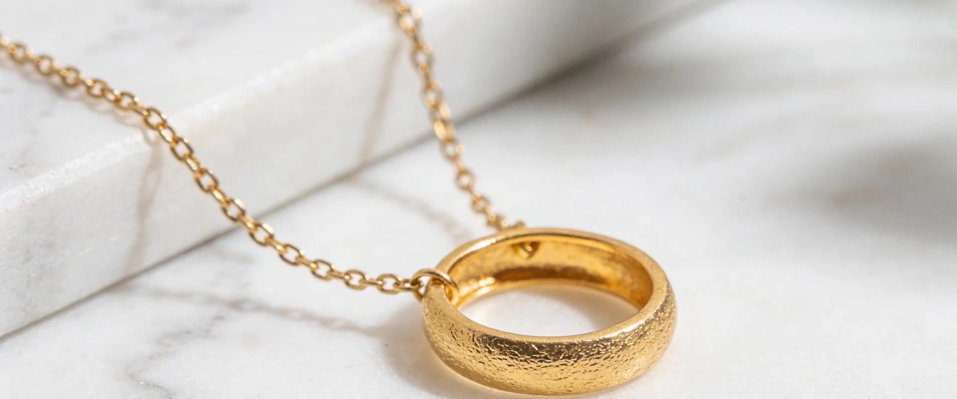Comment reconnaître les bijoux en or 24 carats ?