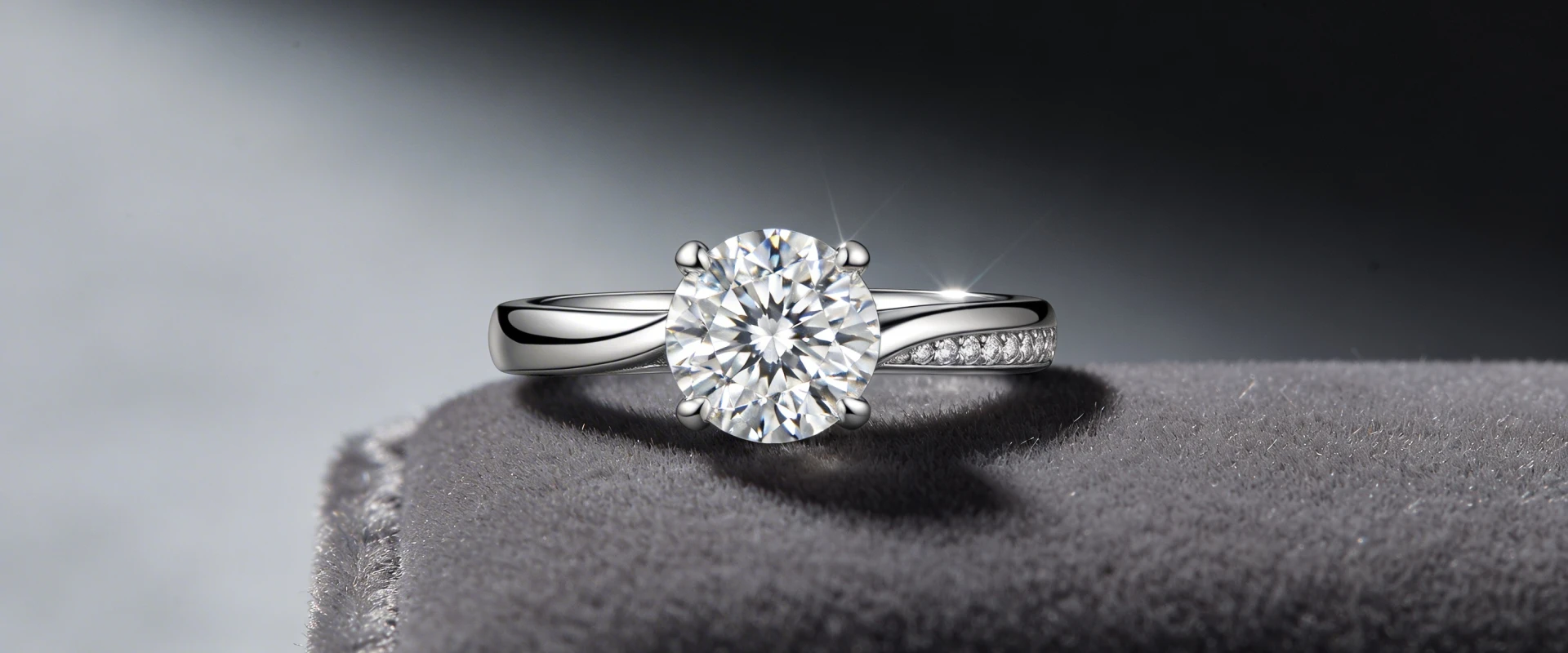 Comment choisir une bague de fiançailles avec un diamant pour sa partenaire ?