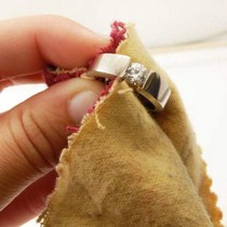 Vieillissement des bijoux en or: conseils d'entretien
