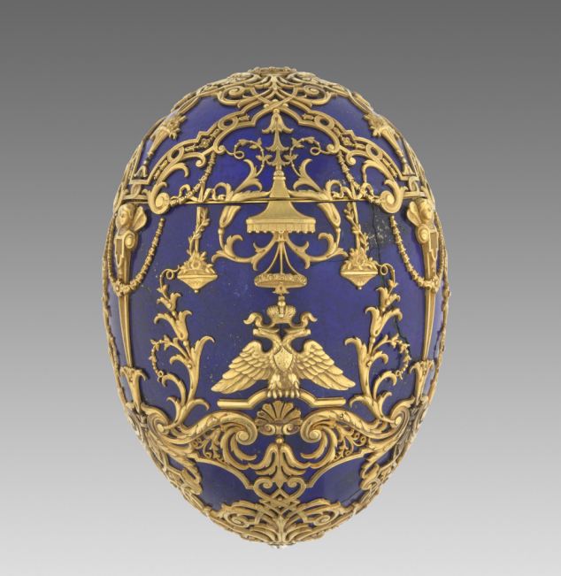 Fabergé est surtout connu pour sa maîtrise de la décoration émaillée