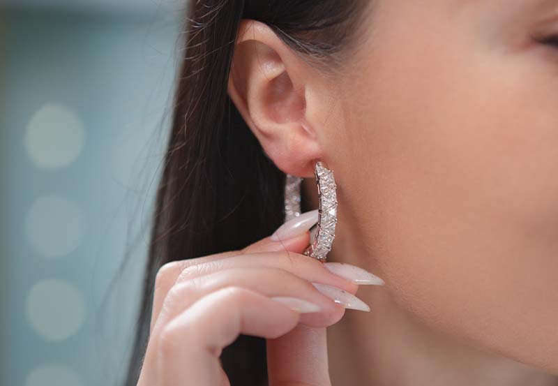 image a la une boucle d oreille diamant